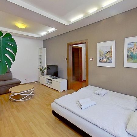 2Br Apt With Free Garage Parking, Close To The Historic Centre Bratislava Extérieur photo