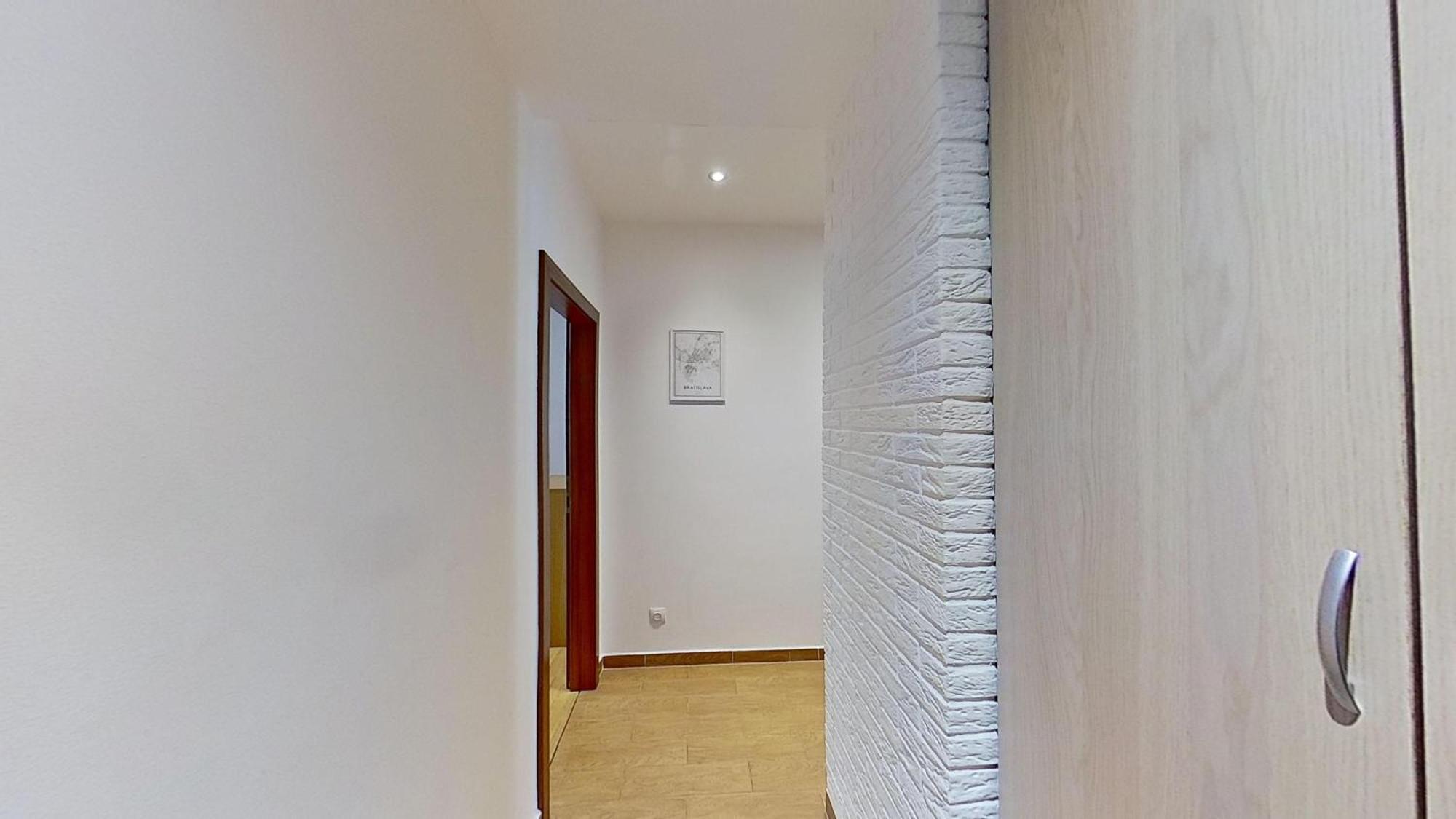 2Br Apt With Free Garage Parking, Close To The Historic Centre Bratislava Extérieur photo